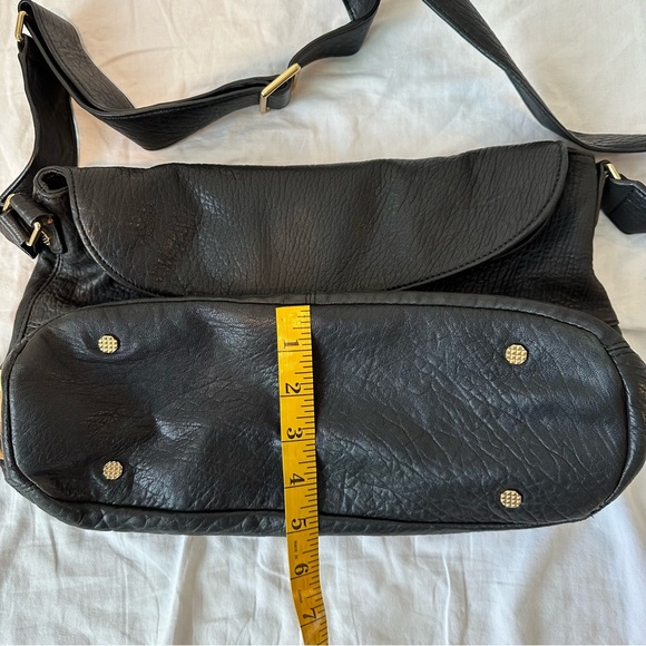 Elizabeth and James Black Leather shoulder Crossbody bag - Picture 3 of 8